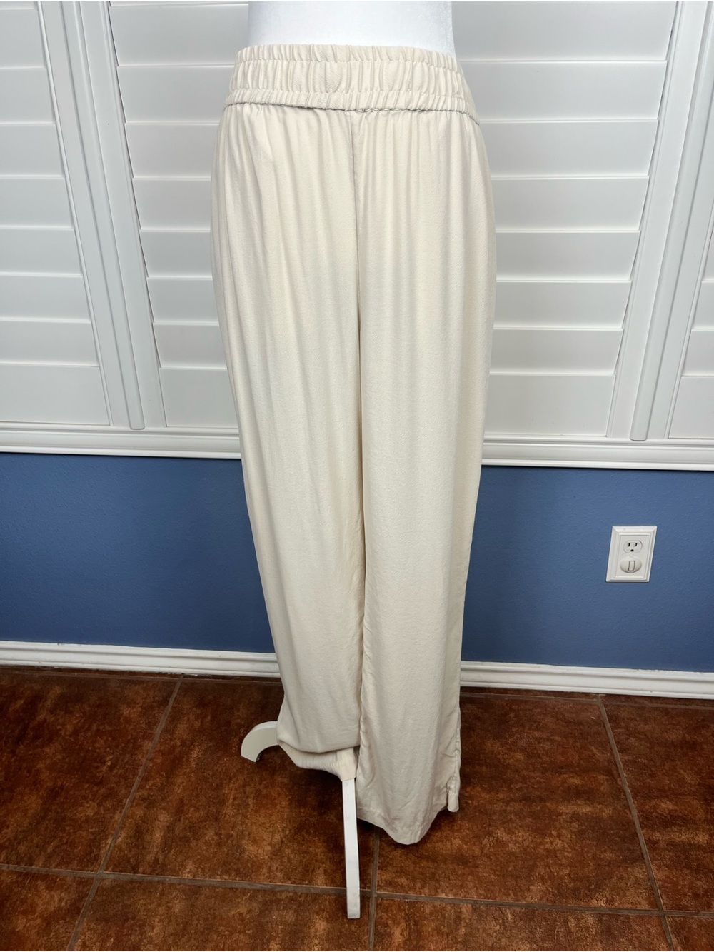 H&M Cream Wide Leg Pull-On Pants Relaxed Flowy size Large